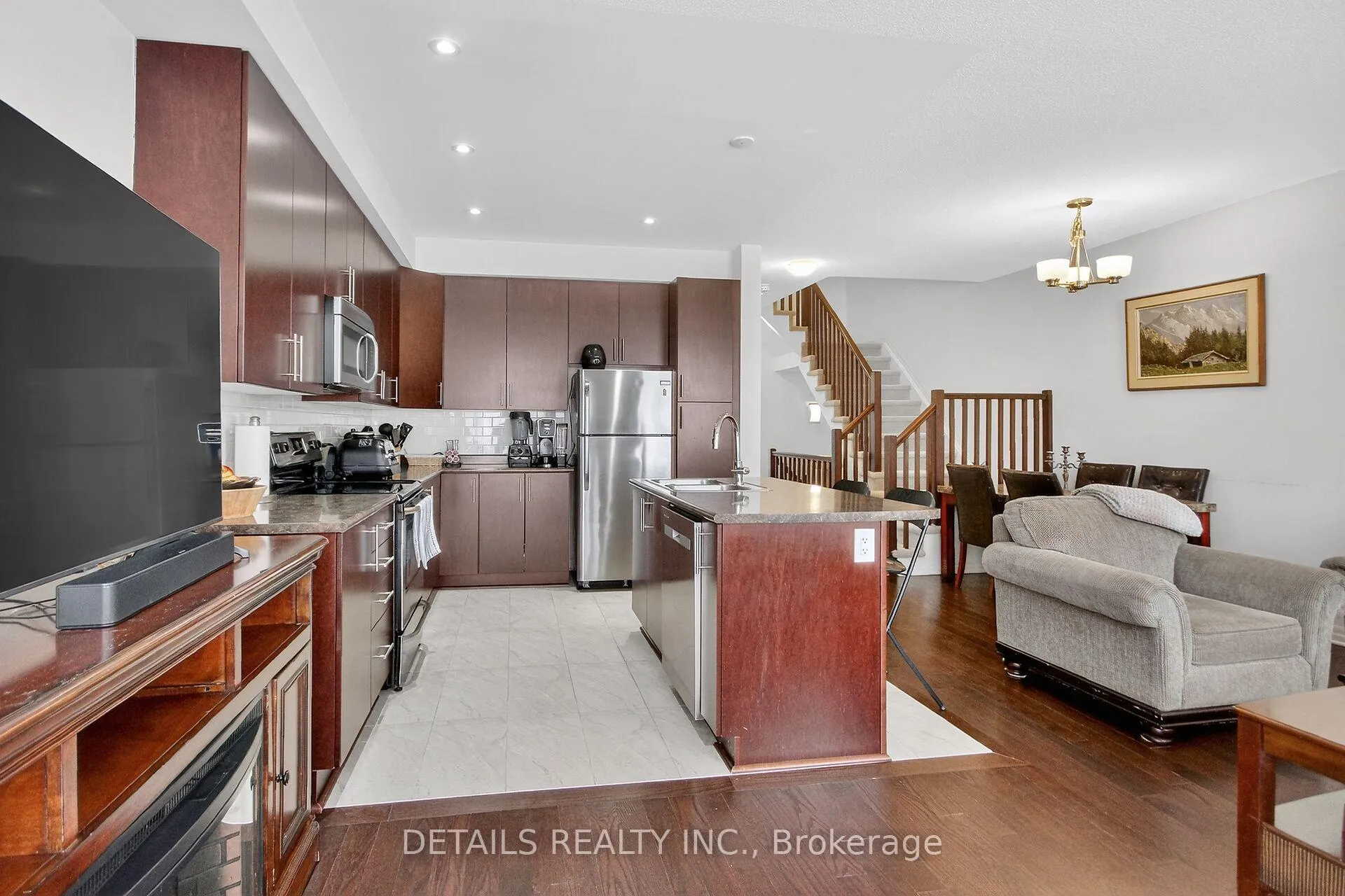 Photo 9 of 124 Overberg Way, Ottawa, Kanata - Emerald Meadows/Trailwest — HOMEH