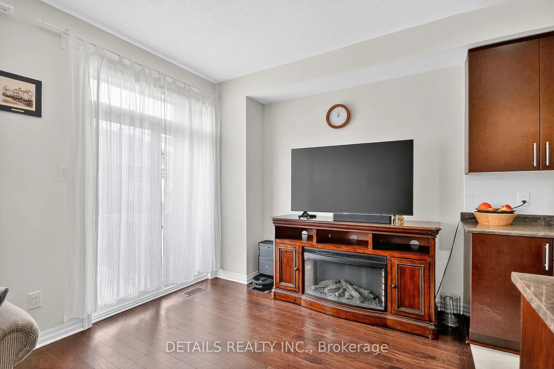 Photo 10 of 124 Overberg Way, Ottawa, Kanata - Emerald Meadows/Trailwest — HOMEH
