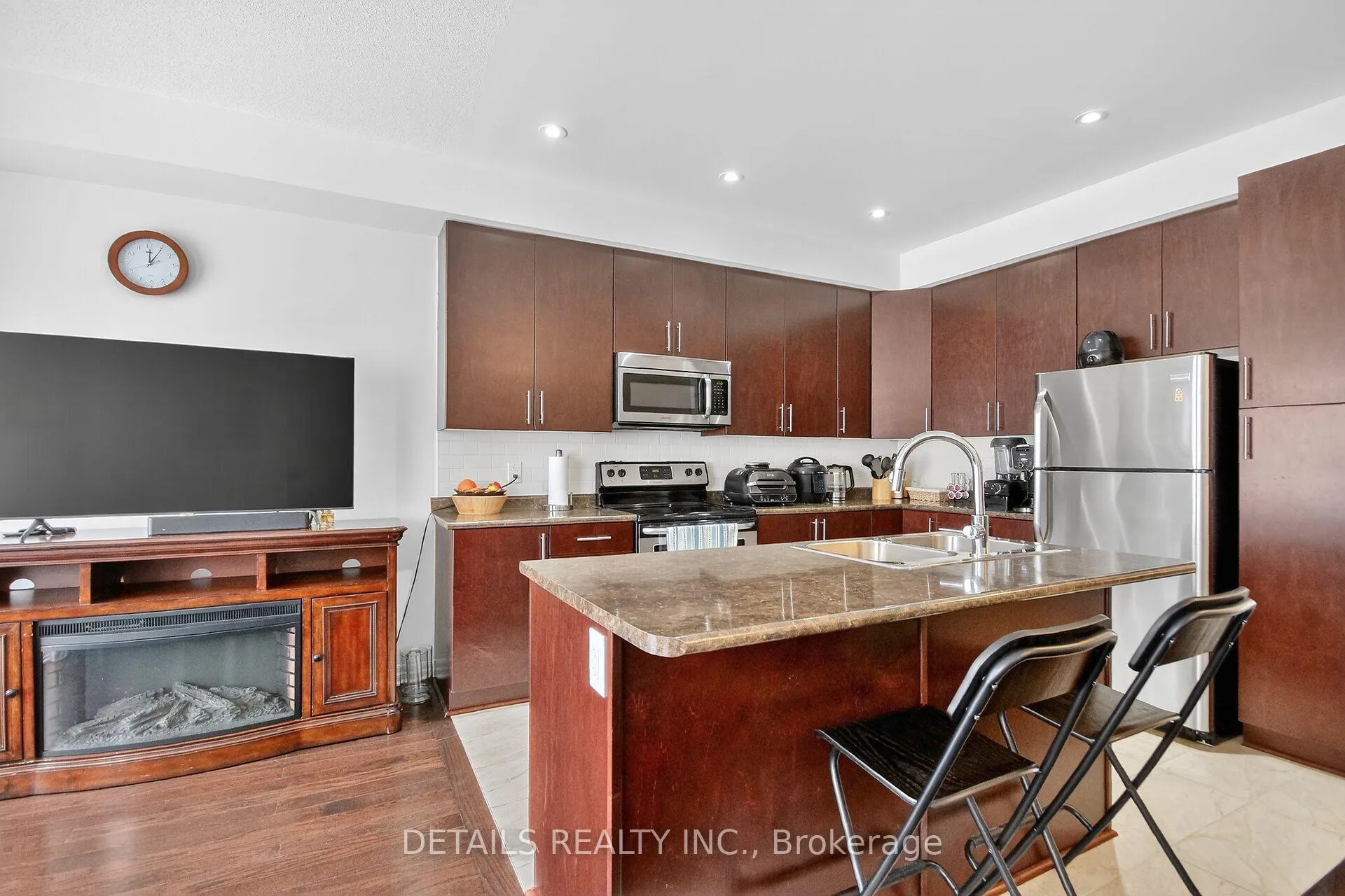 Photo 11 of 124 Overberg Way, Ottawa, Kanata - Emerald Meadows/Trailwest — HOMEH