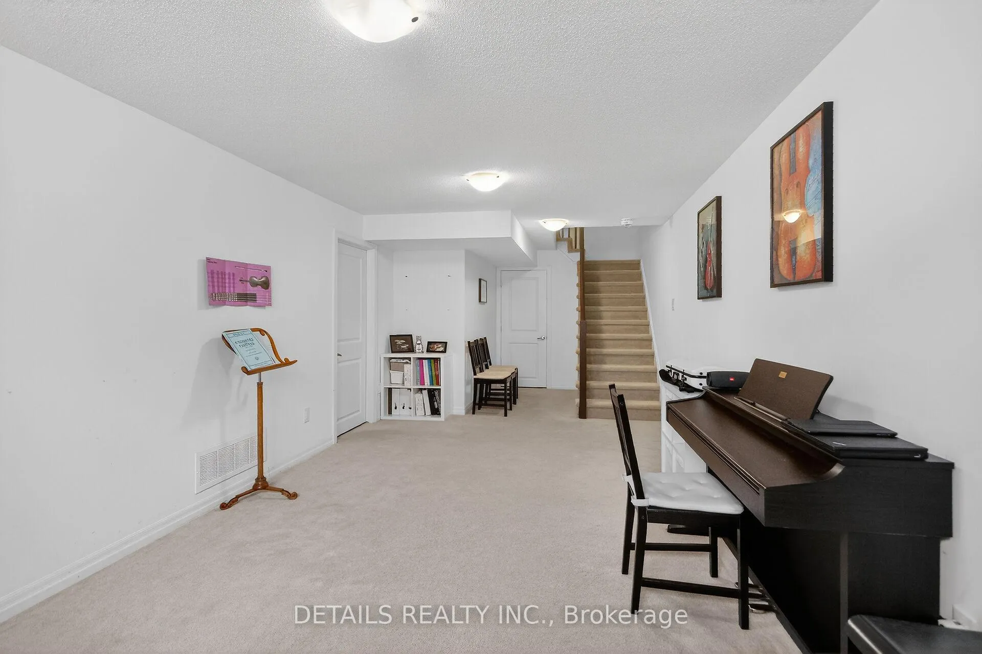 Photo 32 of 124 Overberg Way, Ottawa, Kanata - Emerald Meadows/Trailwest — HOMEH
