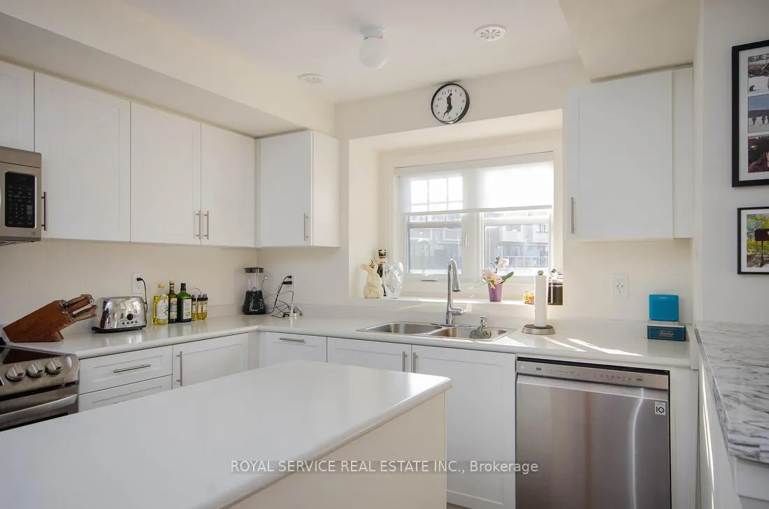 Photo 10 of 114 King William Way, Clarington, Bowmanville — HOMEH