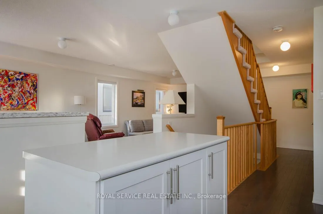 Photo 11 of 114 King William Way, Clarington, Bowmanville — HOMEH