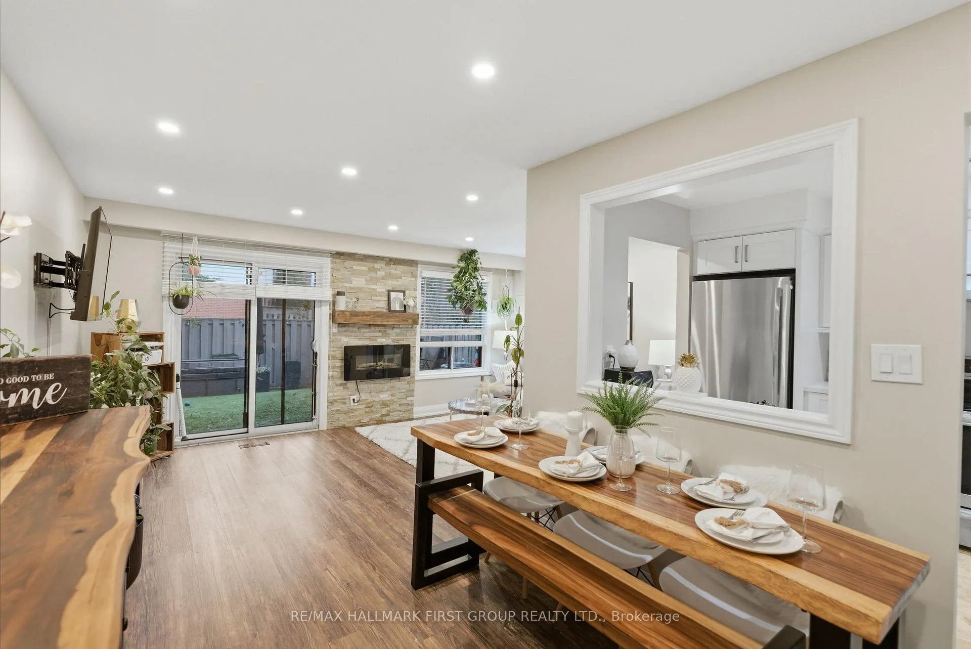 Photo 4 of Unit 61, 61 Foster Crescent, Brampton, Brampton North — HOMEH