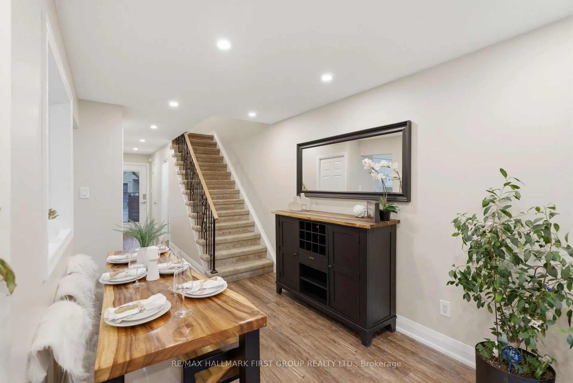 Photo 5 of Unit 61, 61 Foster Crescent, Brampton, Brampton North — HOMEH