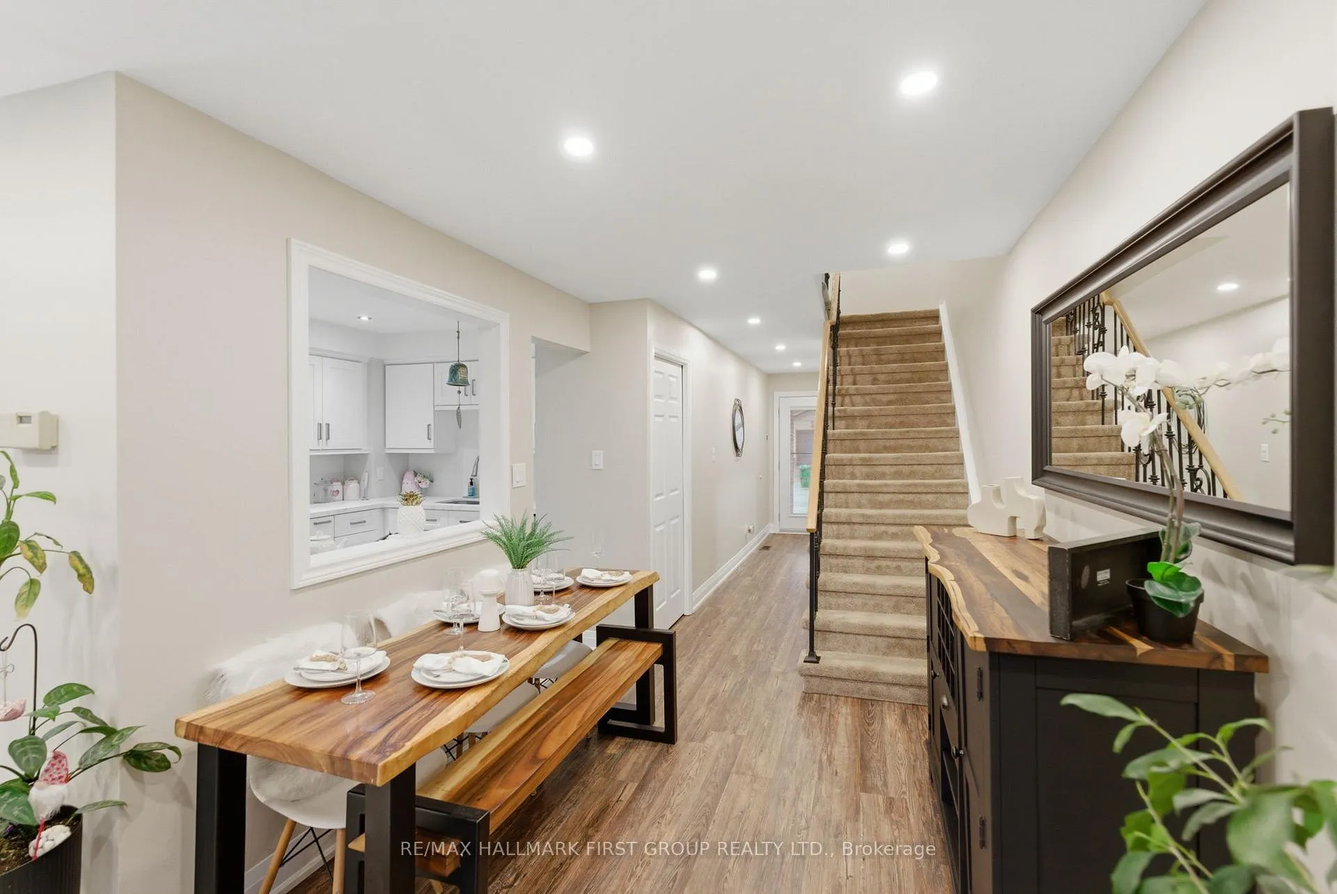 Photo 6 of Unit 61, 61 Foster Crescent, Brampton, Brampton North — HOMEH