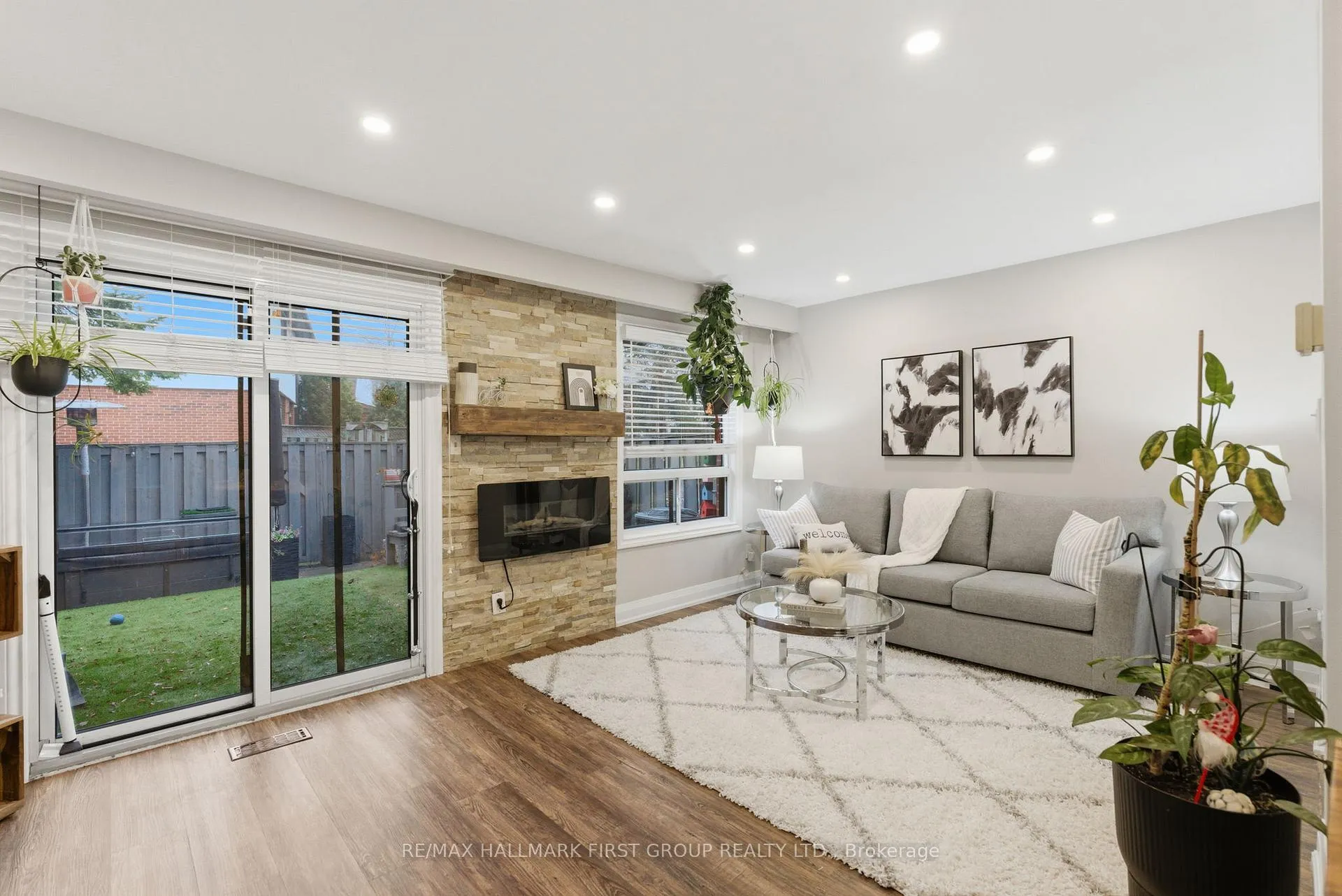 Photo 7 of Unit 61, 61 Foster Crescent, Brampton, Brampton North — HOMEH