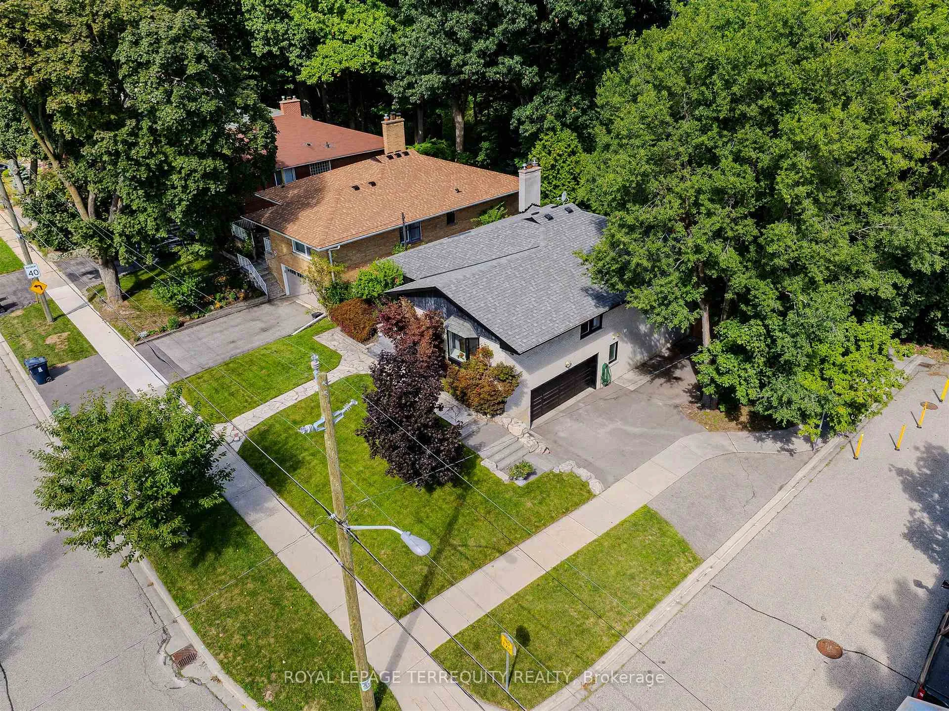 Photo 8 of 92 Saskatoon Drive, Etobicoke, Kingsview Village-The Westway — HOMEH