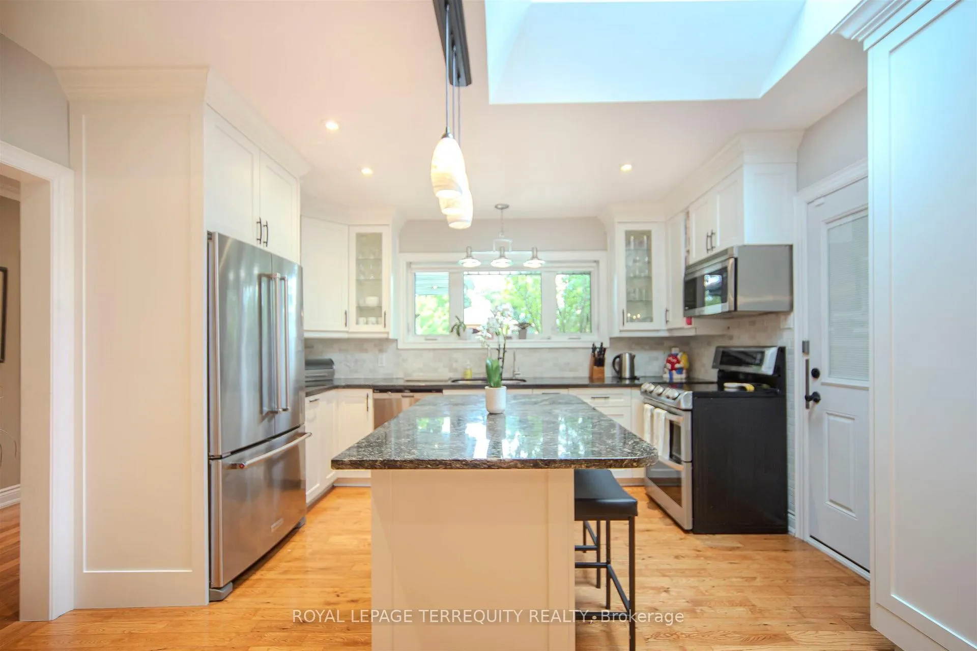 Photo 20 of 92 Saskatoon Drive, Etobicoke, Kingsview Village-The Westway — HOMEH