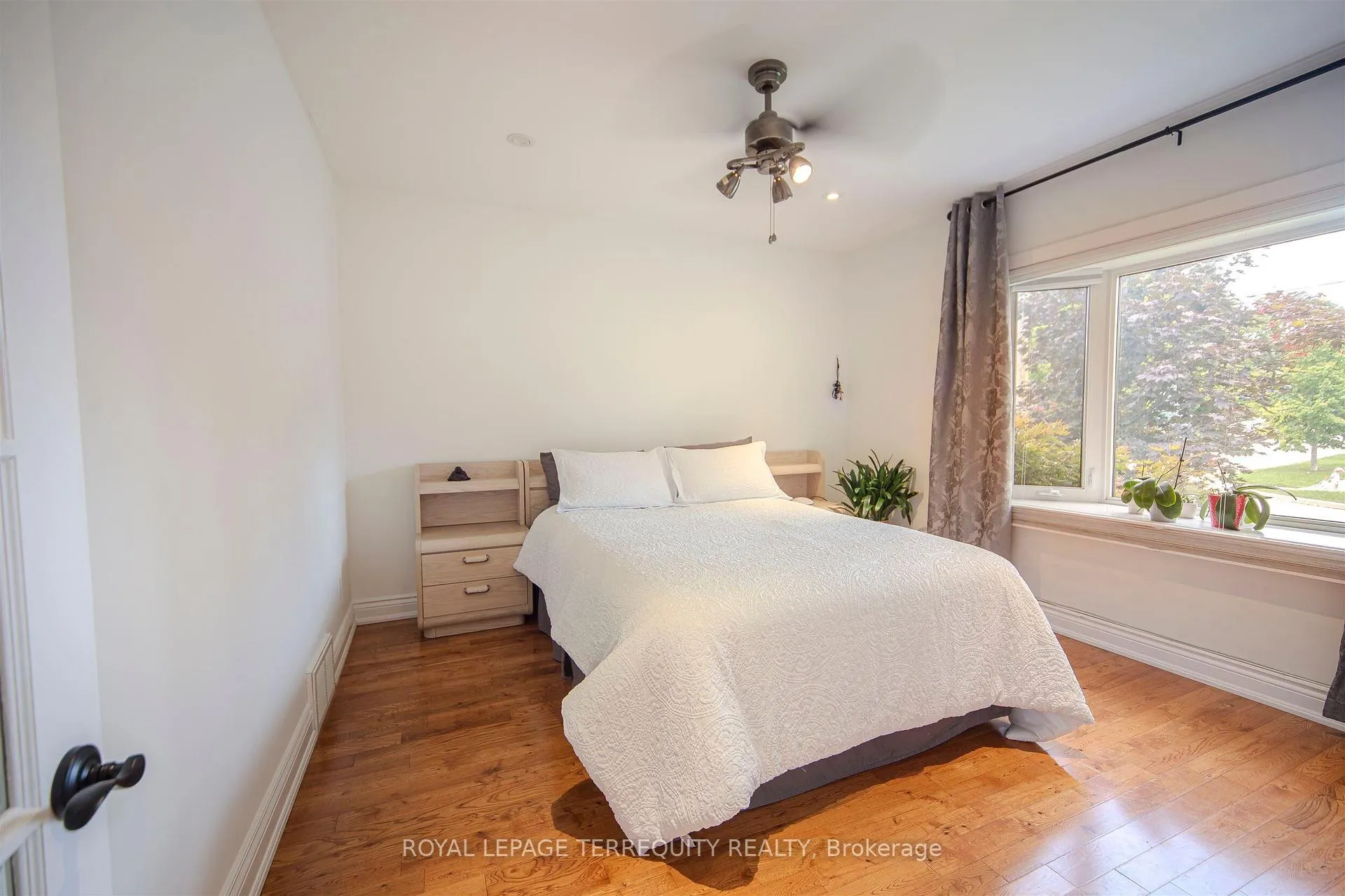 Photo 25 of 92 Saskatoon Drive, Etobicoke, Kingsview Village-The Westway — HOMEH