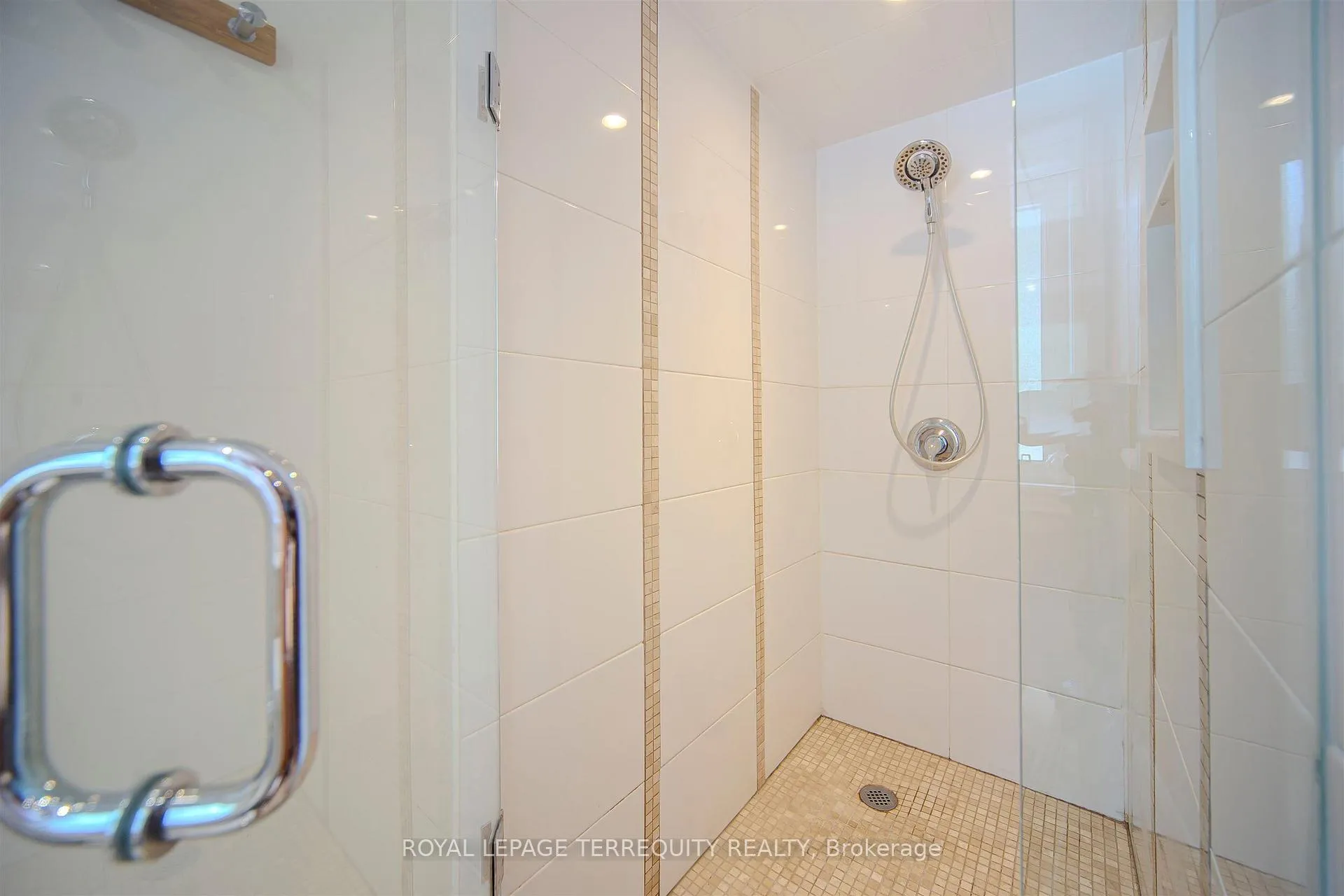 Photo 36 of 92 Saskatoon Drive, Etobicoke, Kingsview Village-The Westway — HOMEH