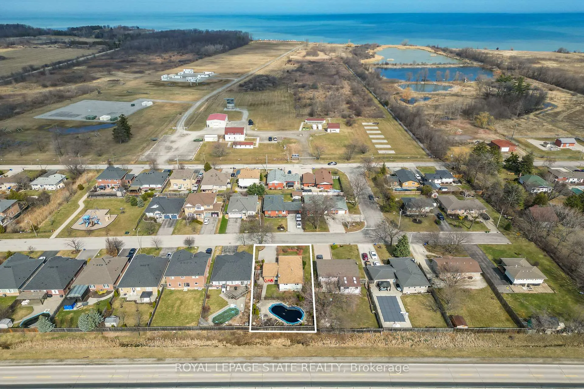 Photo 3 of 9 Sidare Court, Grimsby, Grimsby Beach — HOMEH