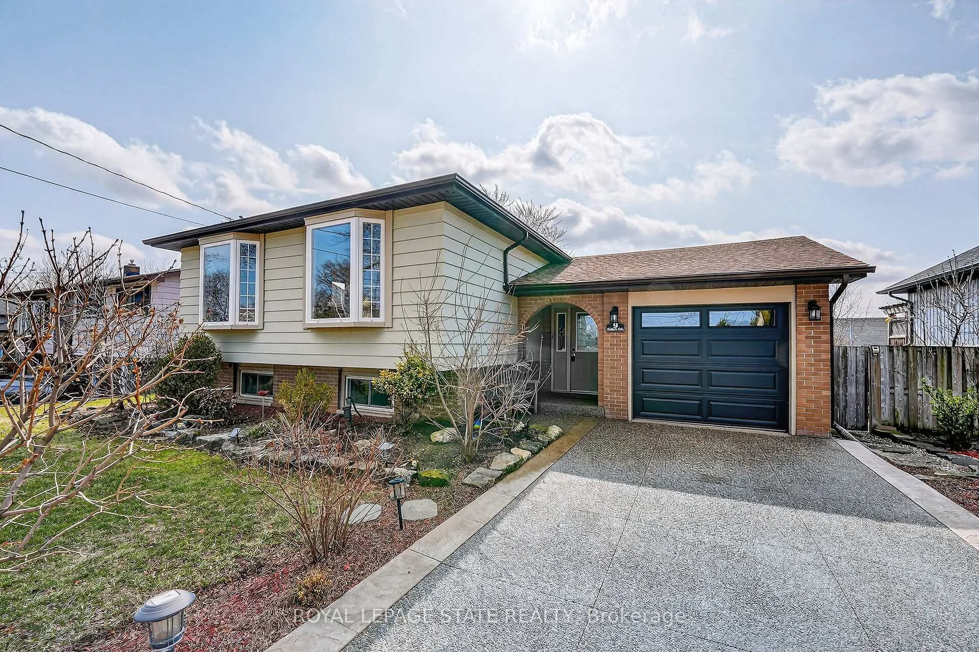 Photo 4 of 9 Sidare Court, Grimsby, Grimsby Beach — HOMEH