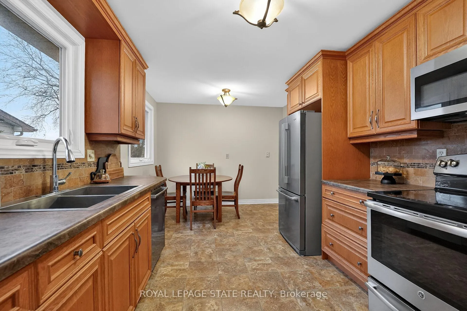 Photo 16 of 9 Sidare Court, Grimsby, Grimsby Beach — HOMEH