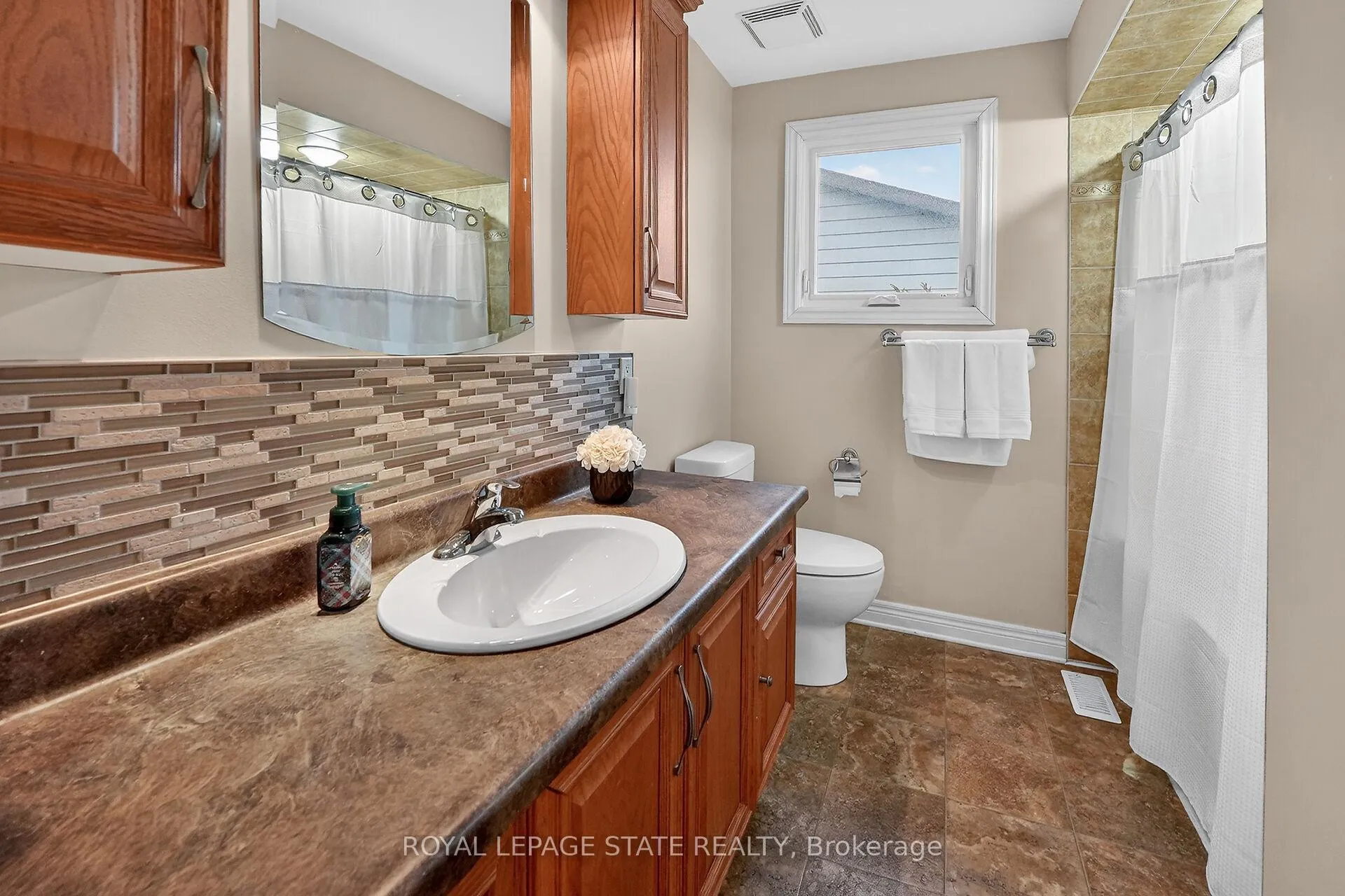 Photo 24 of 9 Sidare Court, Grimsby, Grimsby Beach — HOMEH