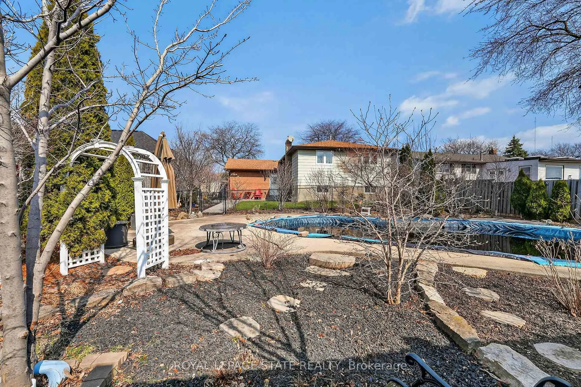 Photo 37 of 9 Sidare Court, Grimsby, Grimsby Beach — HOMEH