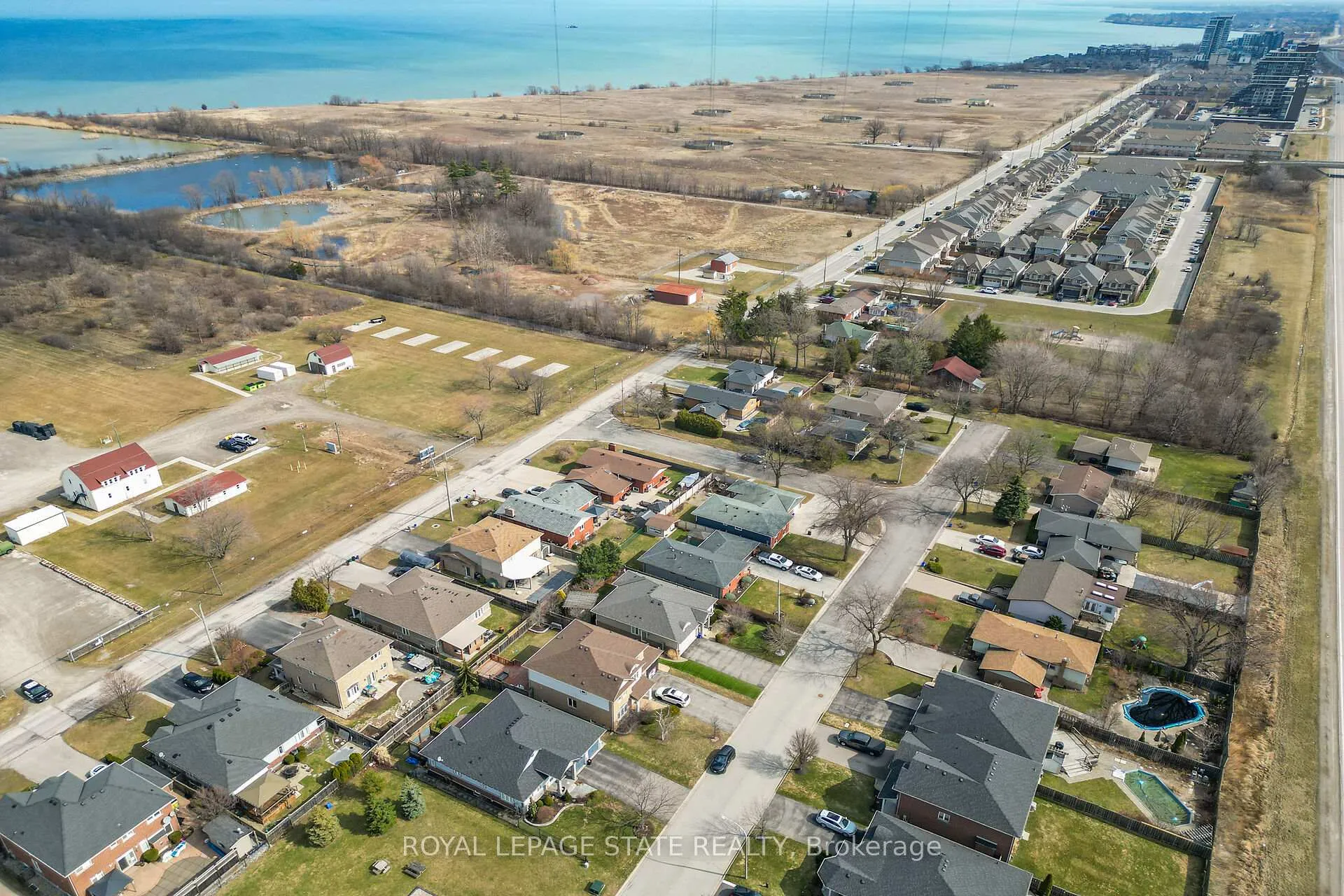 Photo 43 of 9 Sidare Court, Grimsby, Grimsby Beach — HOMEH