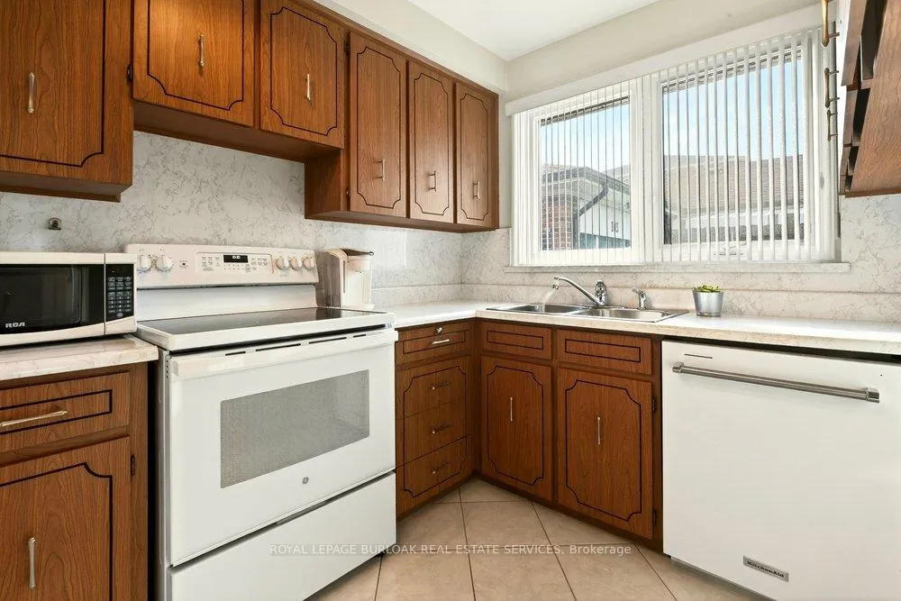 Photo 10 of 83 Sunvale Drive, Etobicoke, Willowridge-Martingrove-Richview — HOMEH