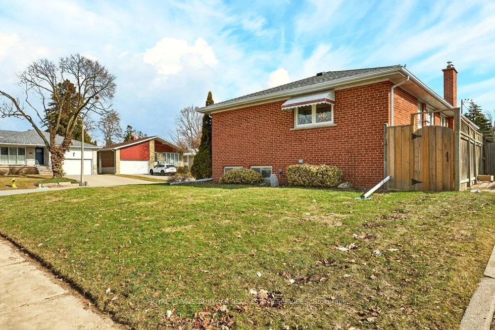 Photo 28 of 83 Sunvale Drive, Etobicoke, Willowridge-Martingrove-Richview — HOMEH