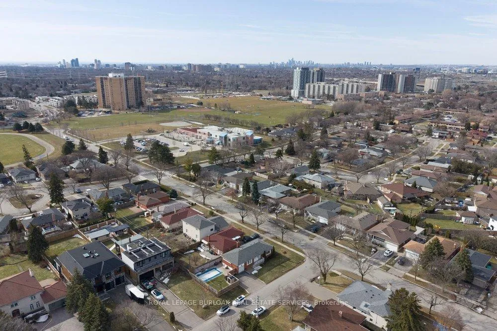 Photo 31 of 83 Sunvale Drive, Etobicoke, Willowridge-Martingrove-Richview — HOMEH