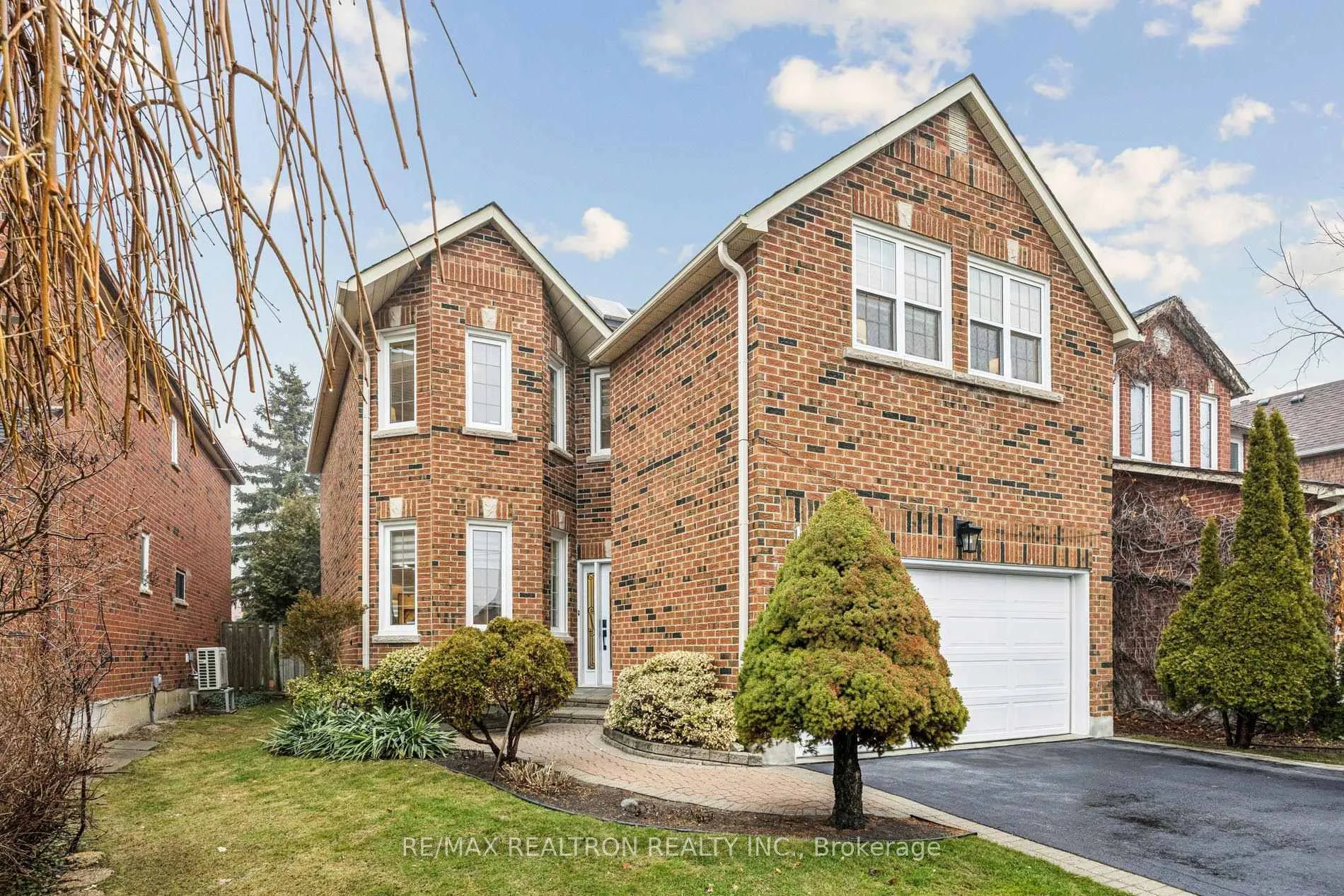 Photo 2 of 148 Edmund Seager Drive, Vaughan, Uplands — HOMEH