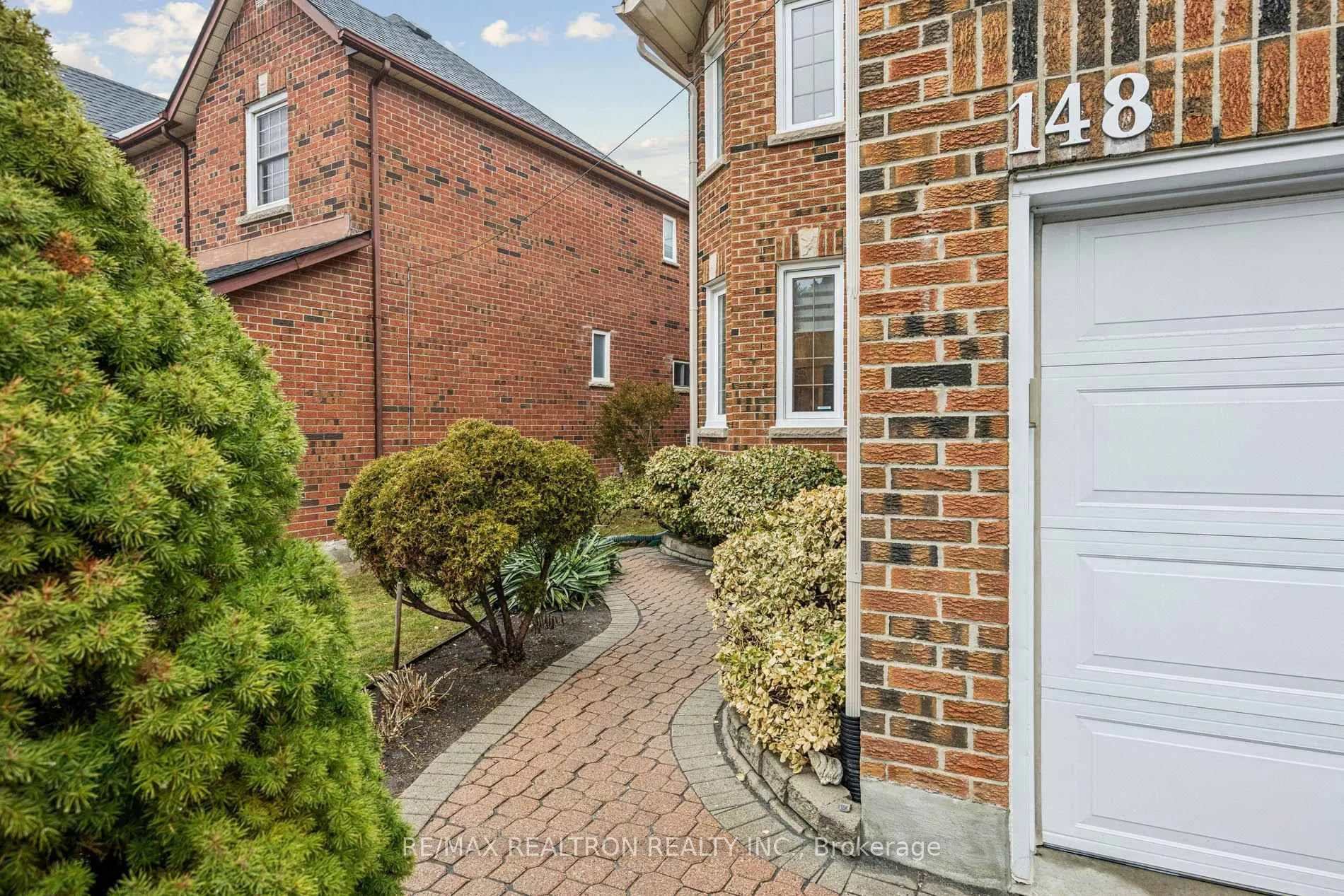 Photo 3 of 148 Edmund Seager Drive, Vaughan, Uplands — HOMEH