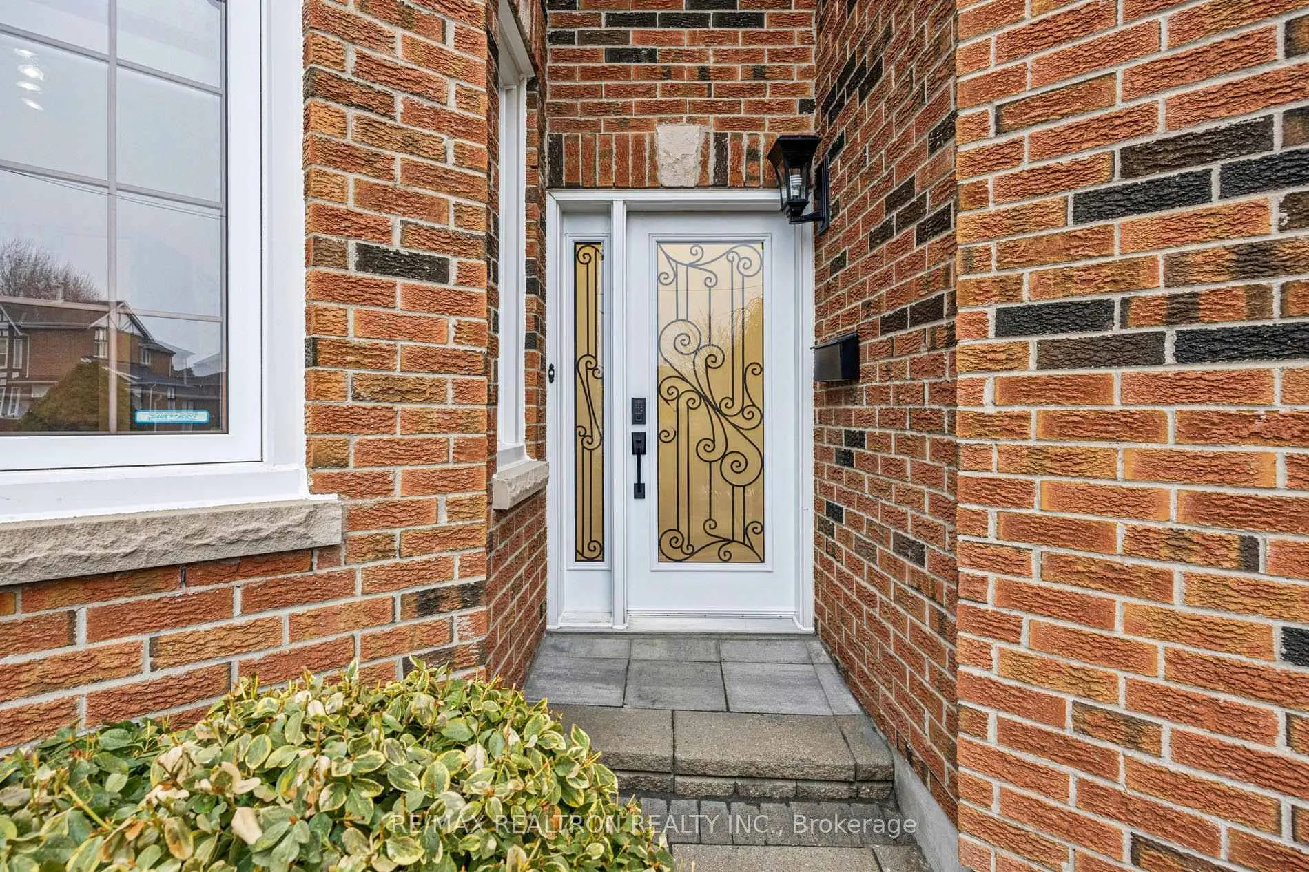 Photo 4 of 148 Edmund Seager Drive, Vaughan, Uplands — HOMEH