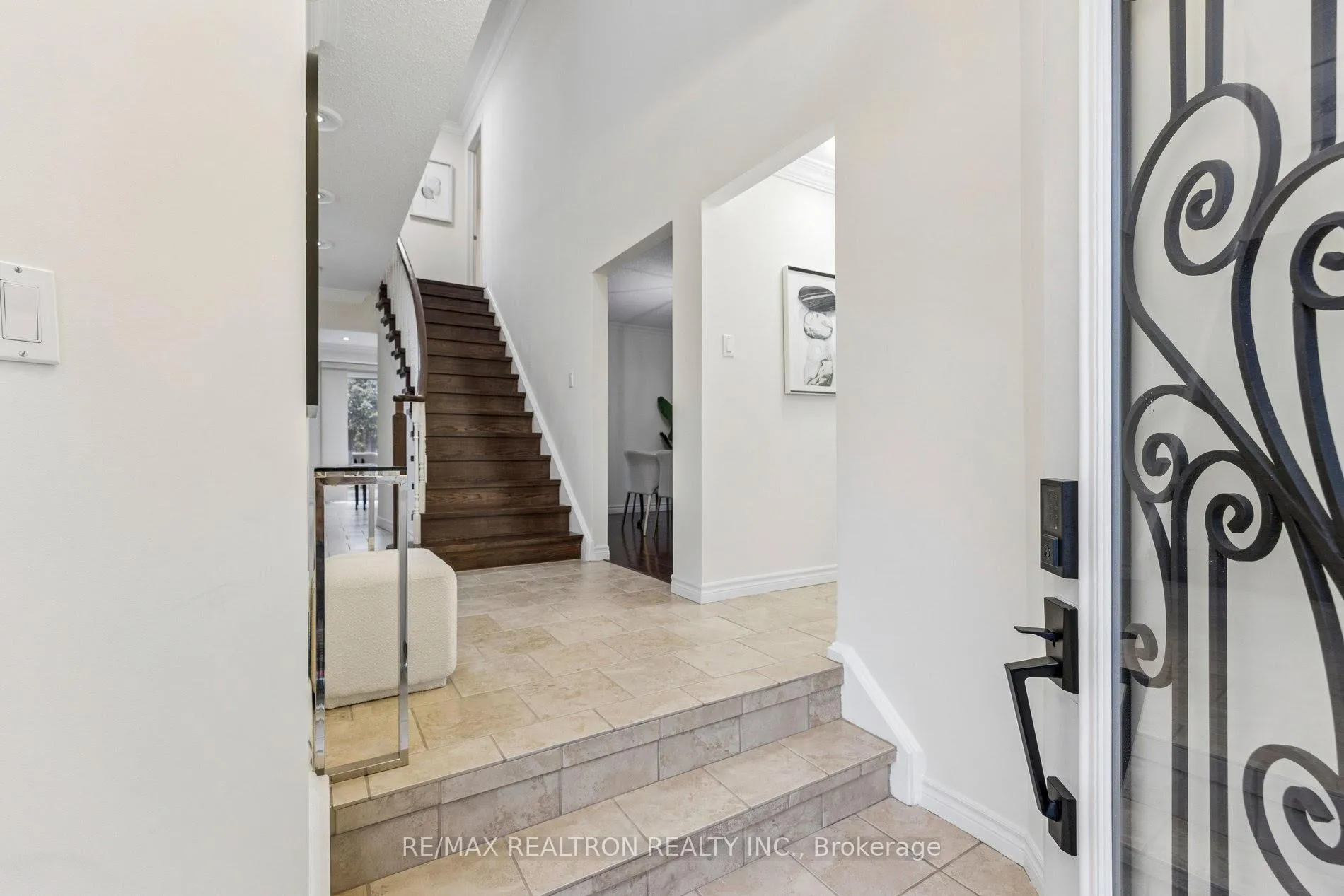 Photo 5 of 148 Edmund Seager Drive, Vaughan, Uplands — HOMEH
