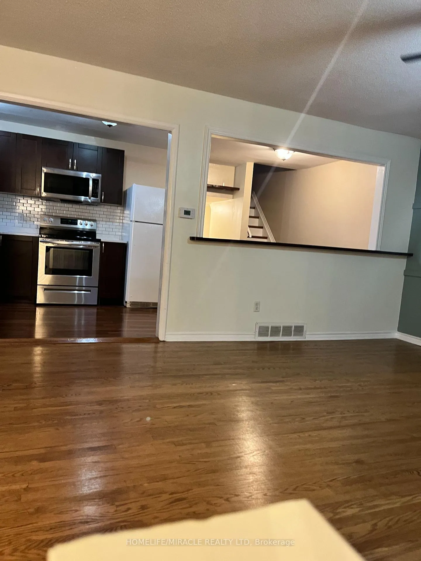 Photo 3 of 116 Vancouver Street, Oshawa, Vanier — HOMEH