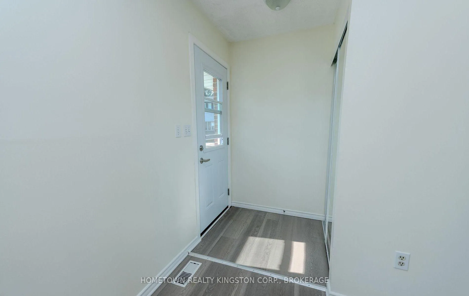 Photo 3 of 983 Oakview Avenue, Kingston, South of Taylor-Kidd Blvd — HOMEH