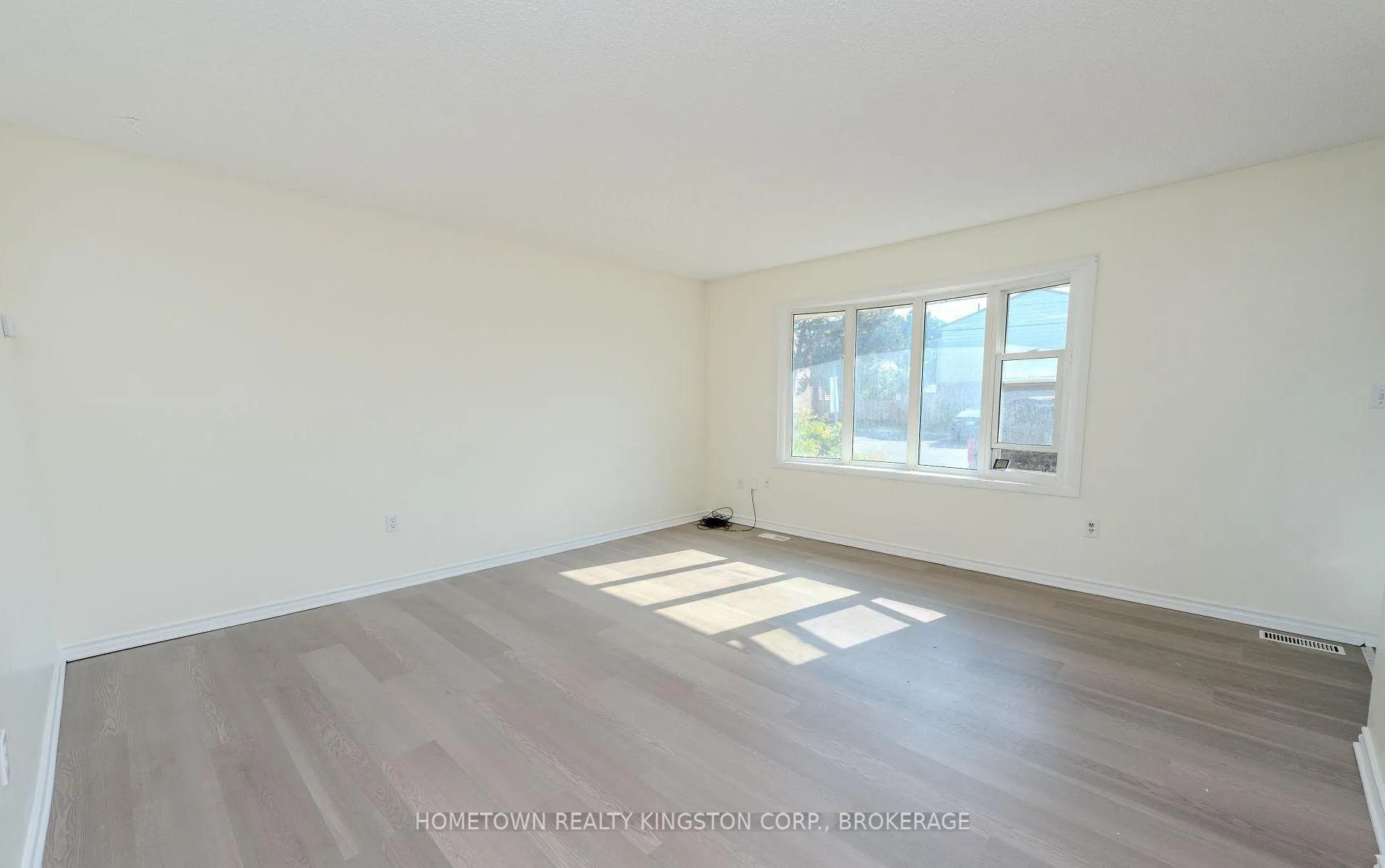 Photo 4 of 983 Oakview Avenue, Kingston, South of Taylor-Kidd Blvd — HOMEH