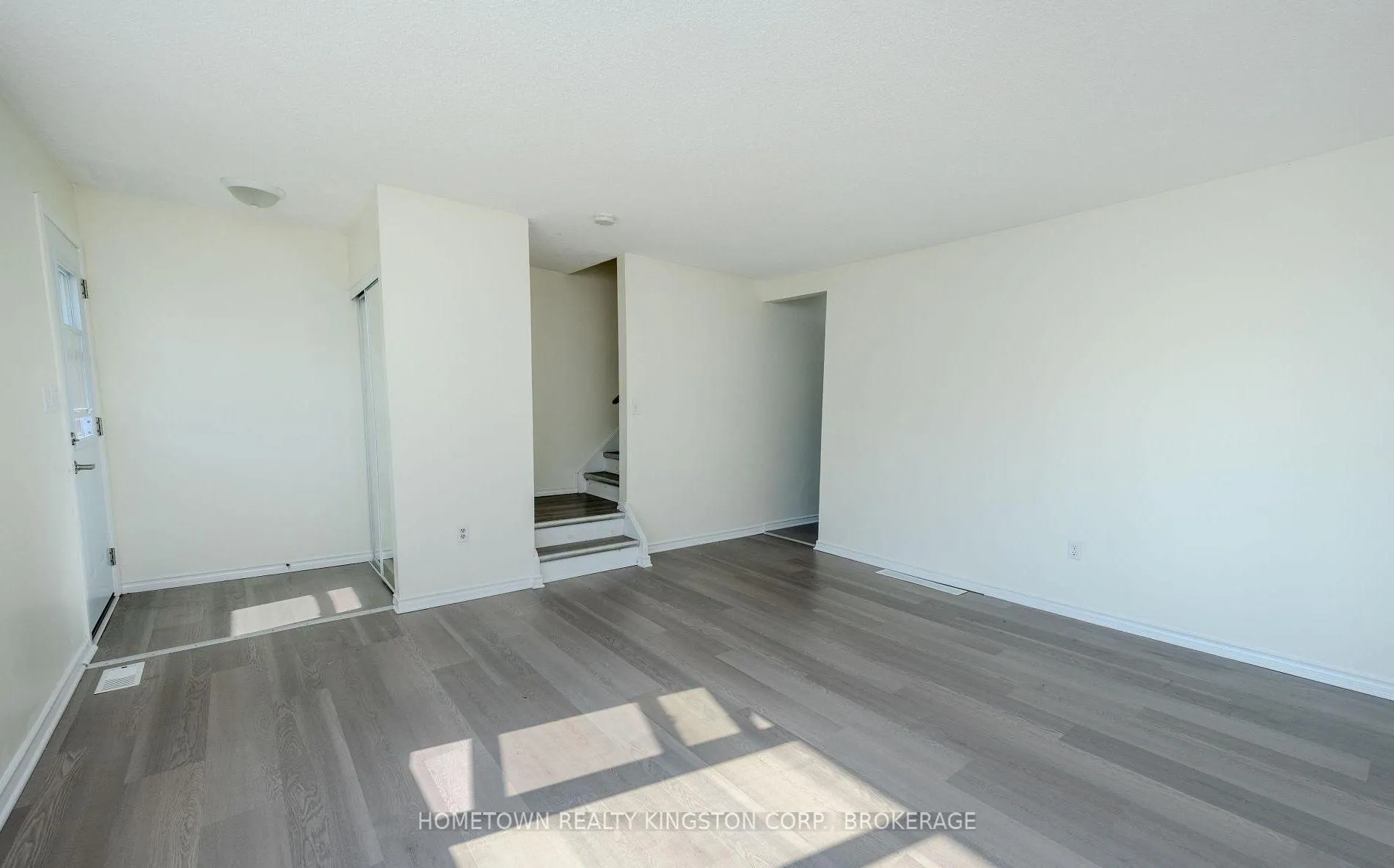 Photo 6 of 983 Oakview Avenue, Kingston, South of Taylor-Kidd Blvd — HOMEH