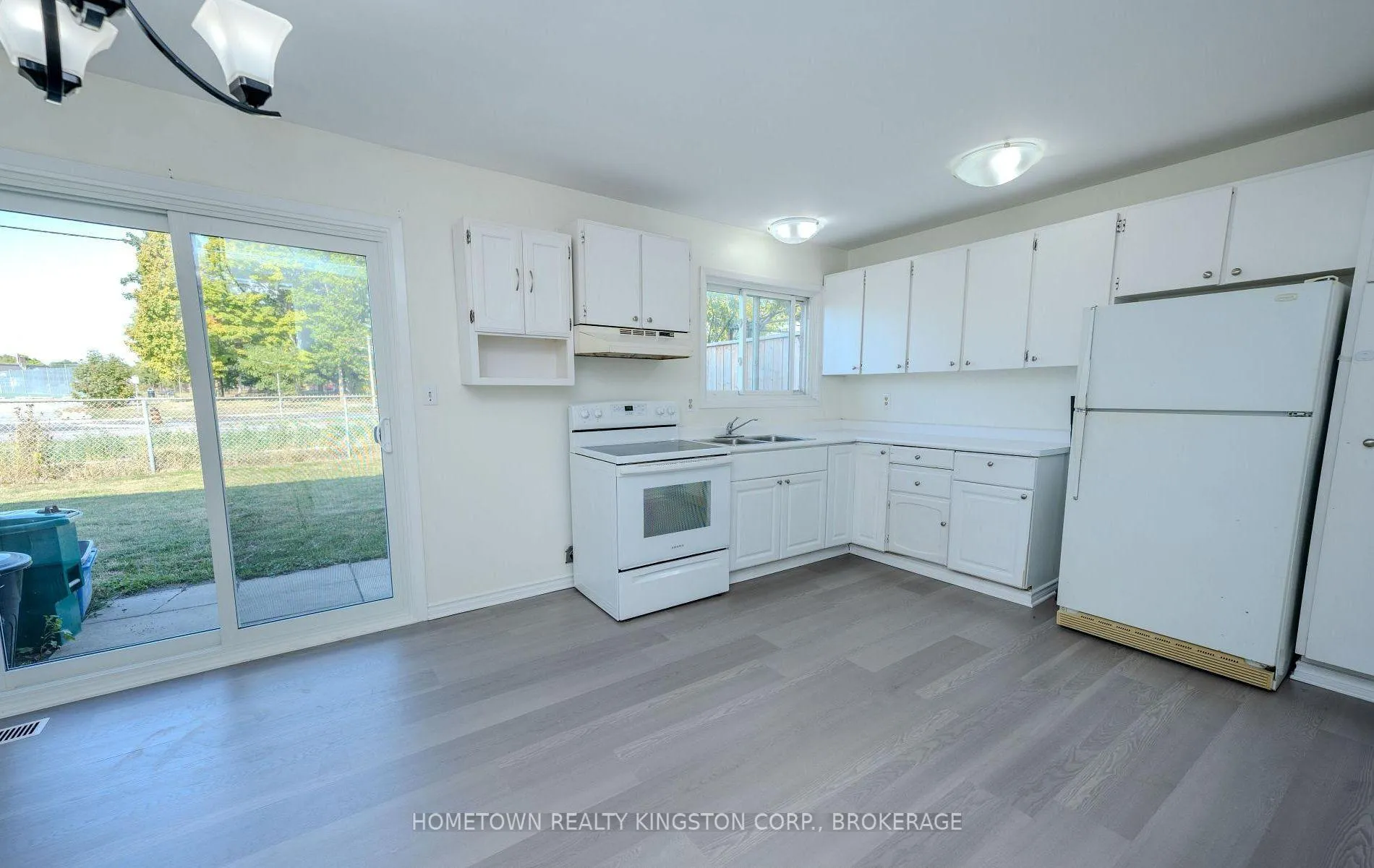 Photo 7 of 983 Oakview Avenue, Kingston, South of Taylor-Kidd Blvd — HOMEH