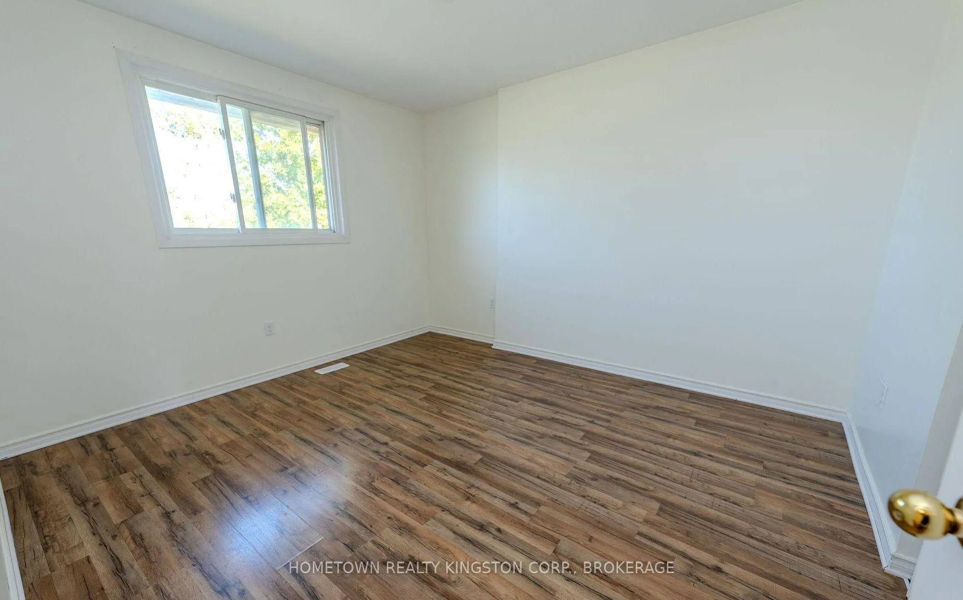 Photo 15 of 983 Oakview Avenue, Kingston, South of Taylor-Kidd Blvd — HOMEH