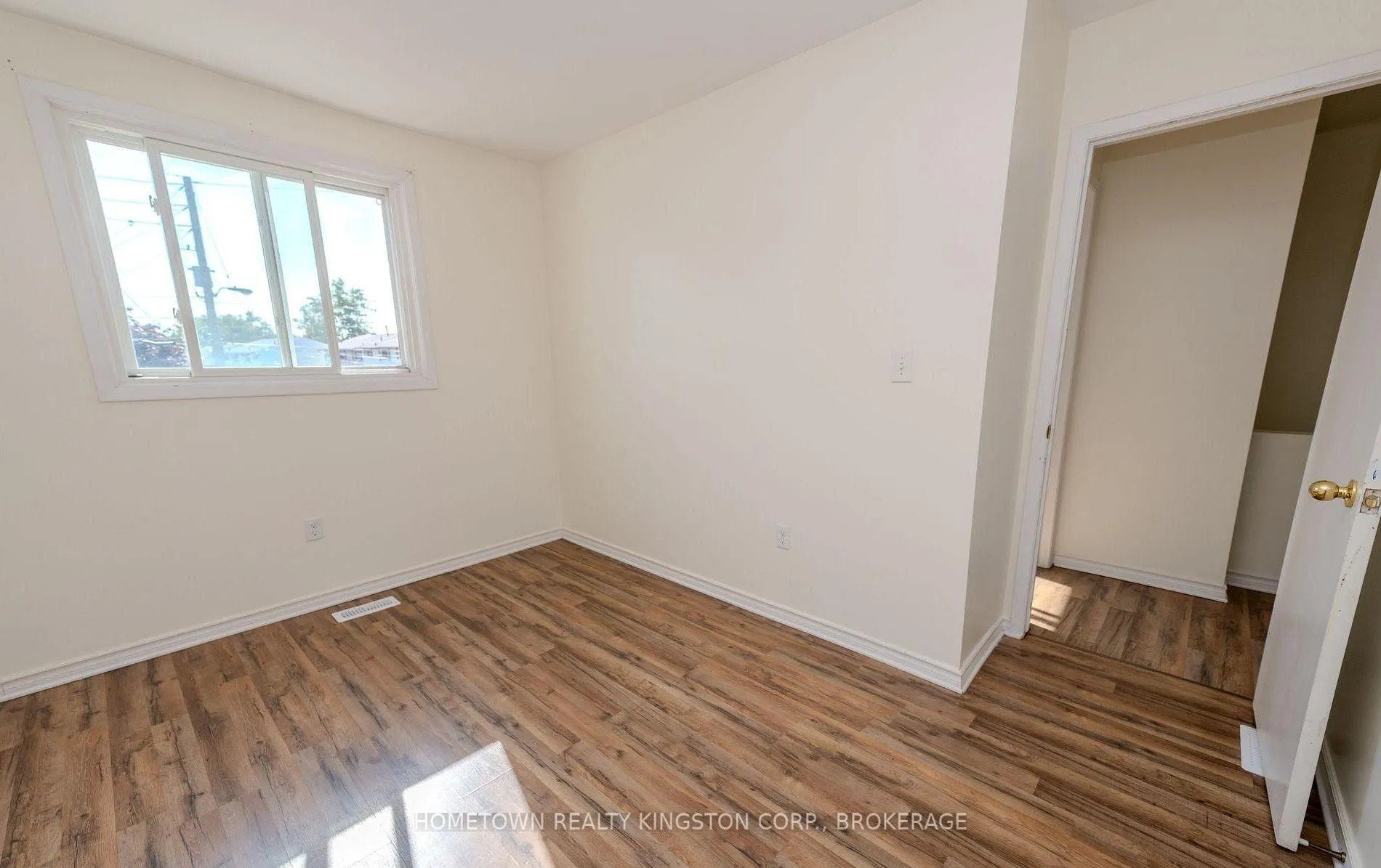 Photo 17 of 983 Oakview Avenue, Kingston, South of Taylor-Kidd Blvd — HOMEH