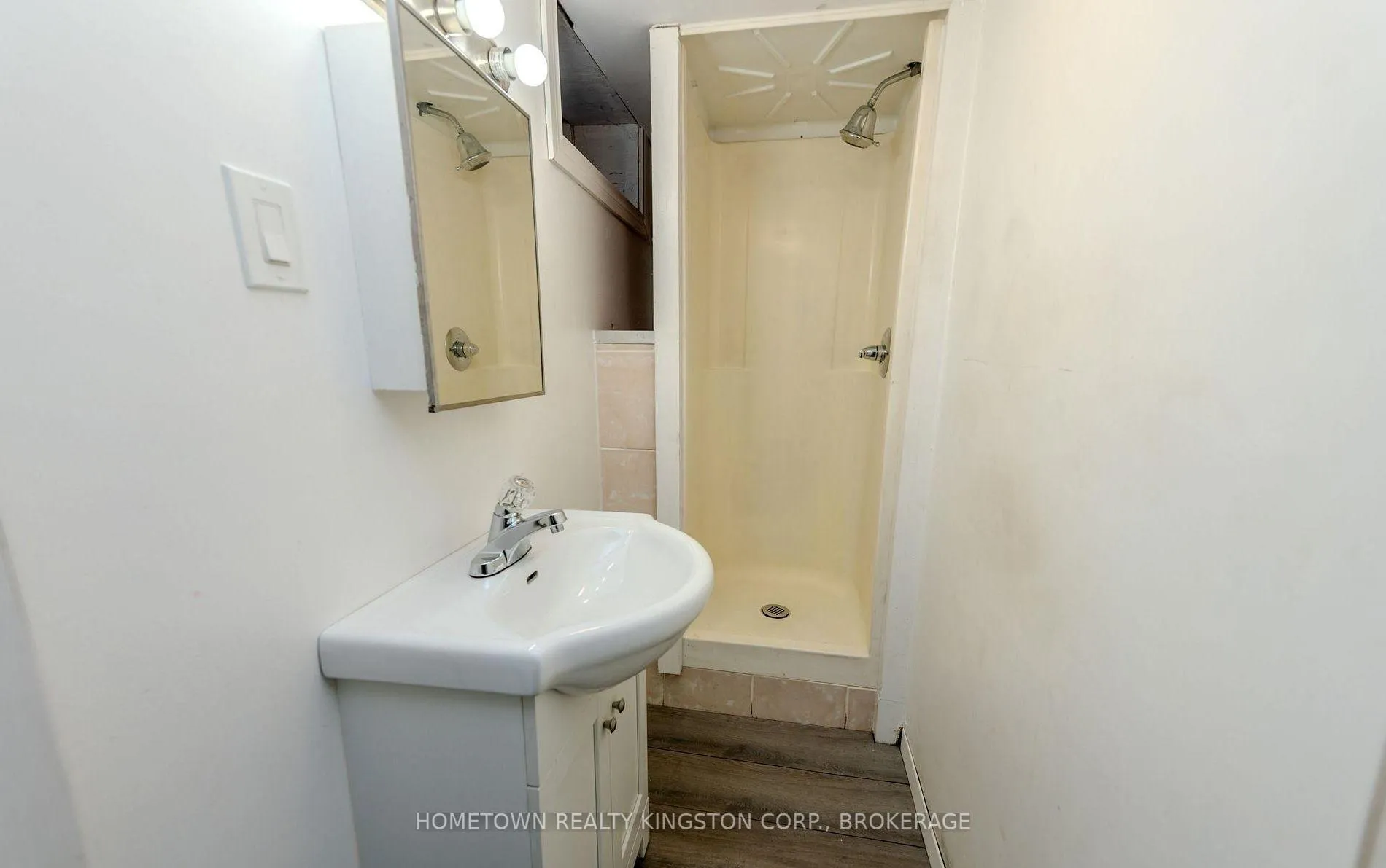 Photo 25 of 983 Oakview Avenue, Kingston, South of Taylor-Kidd Blvd — HOMEH