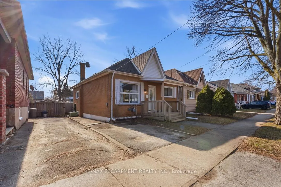 Photo 2 of 80 Walnut Street, Brantford — HOMEH