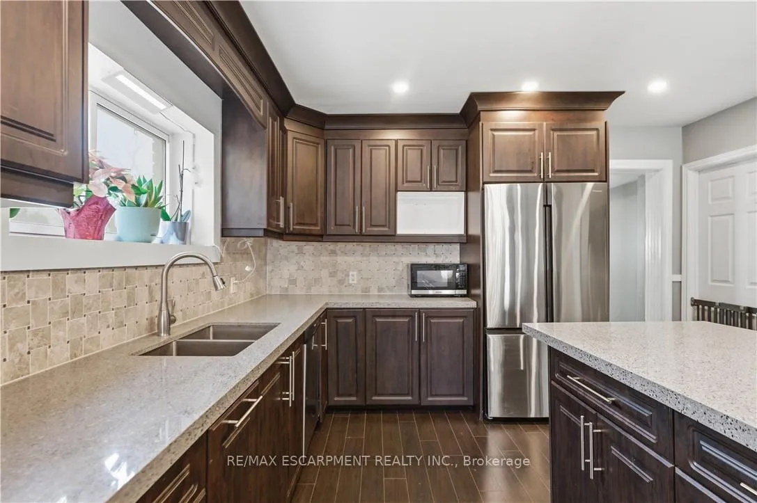 Photo 4 of 80 Walnut Street, Brantford — HOMEH