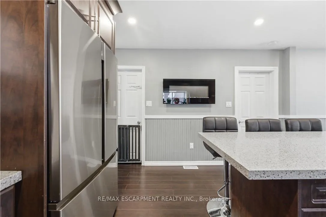 Photo 7 of 80 Walnut Street, Brantford — HOMEH