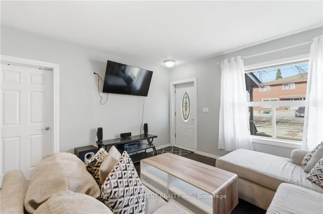Photo 8 of 80 Walnut Street, Brantford — HOMEH