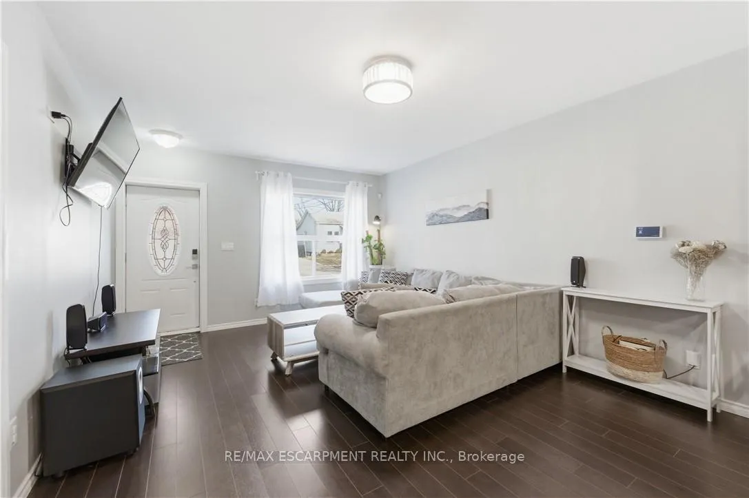 Photo 9 of 80 Walnut Street, Brantford — HOMEH