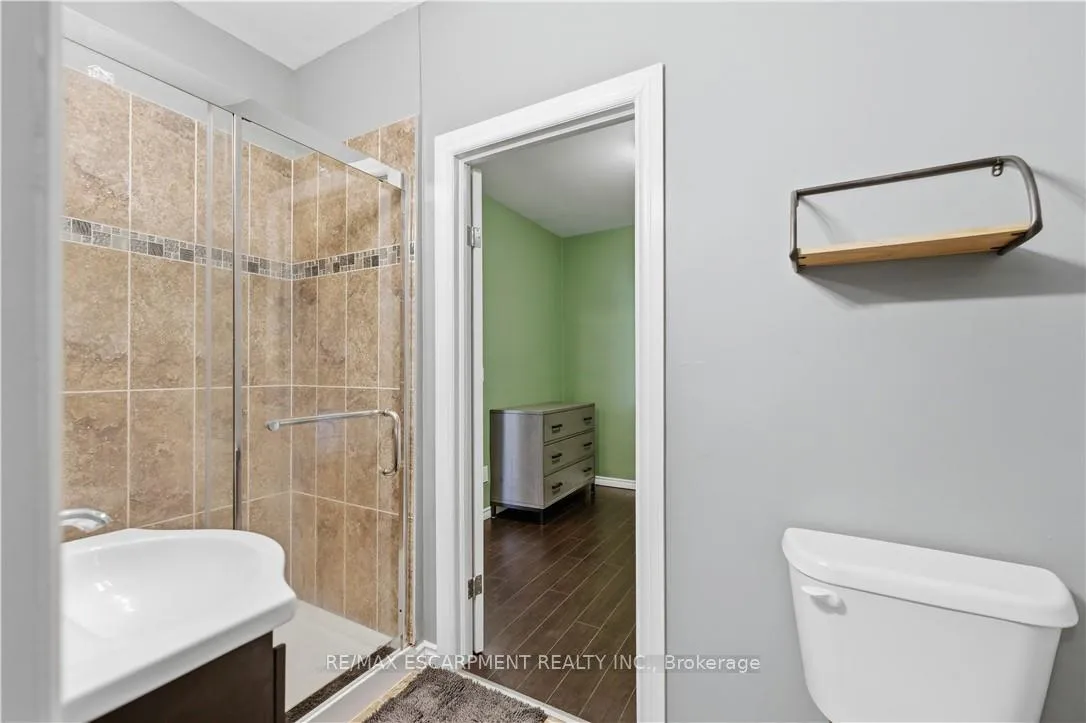 Photo 13 of 80 Walnut Street, Brantford — HOMEH