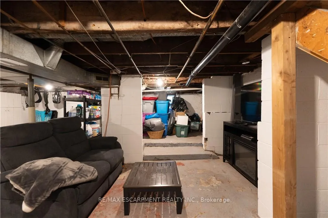 Photo 20 of 80 Walnut Street, Brantford — HOMEH