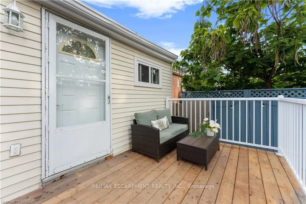Photo 30 of 80 Walnut Street, Brantford — HOMEH