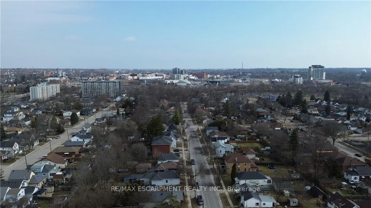Photo 33 of 80 Walnut Street, Brantford — HOMEH