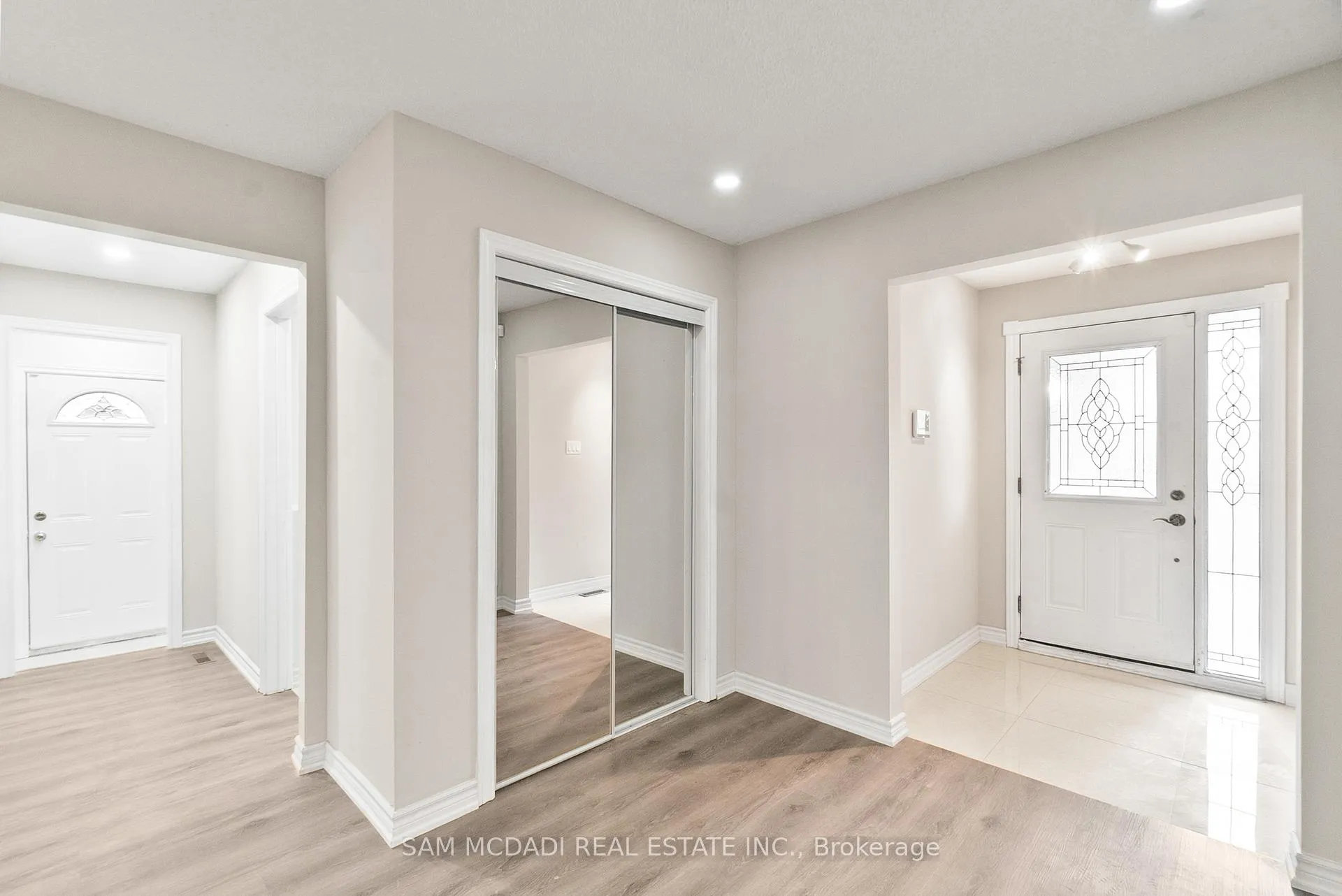 Photo 4 of 149 Sunforest Drive, Brampton, Heart Lake West — HOMEH