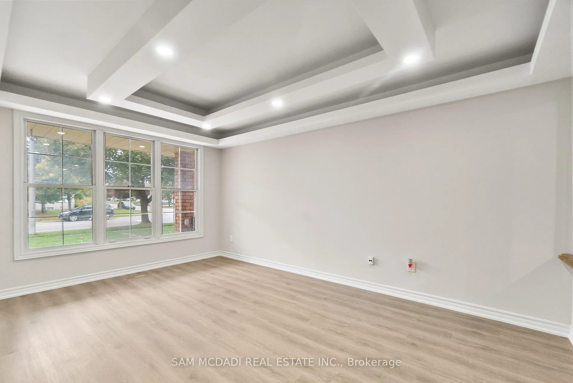 Photo 7 of 149 Sunforest Drive, Brampton, Heart Lake West — HOMEH