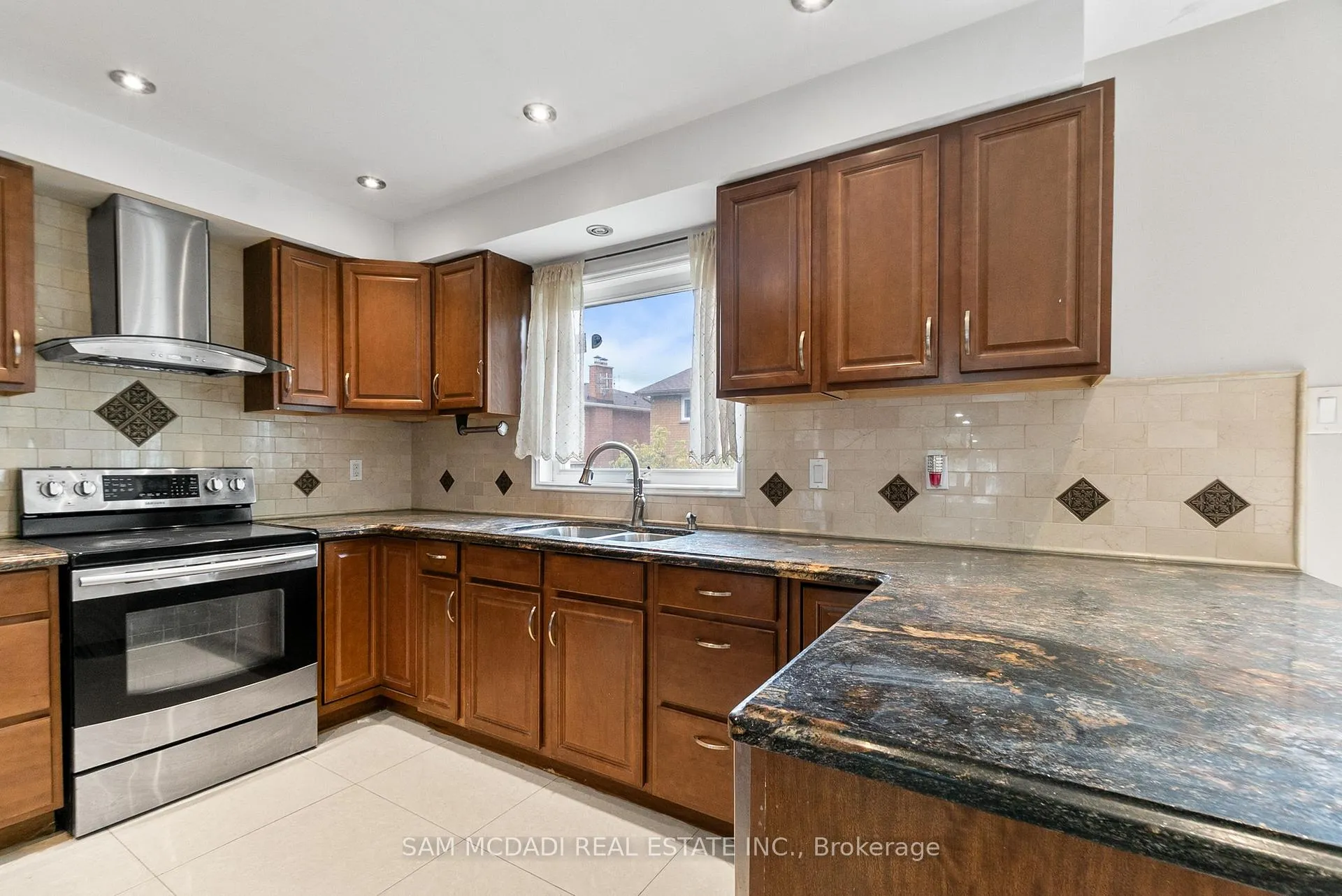 Photo 12 of 149 Sunforest Drive, Brampton, Heart Lake West — HOMEH