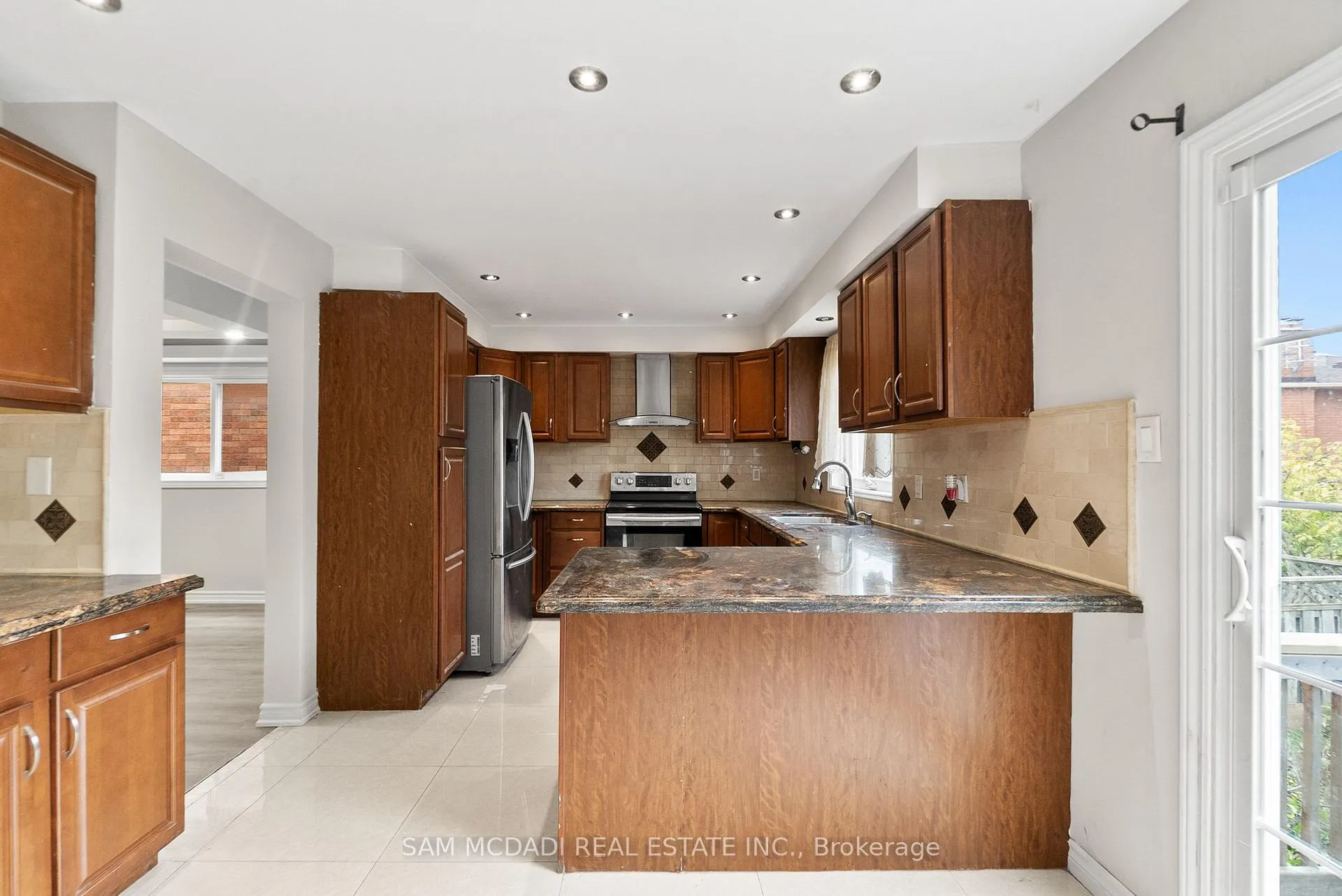 Photo 13 of 149 Sunforest Drive, Brampton, Heart Lake West — HOMEH