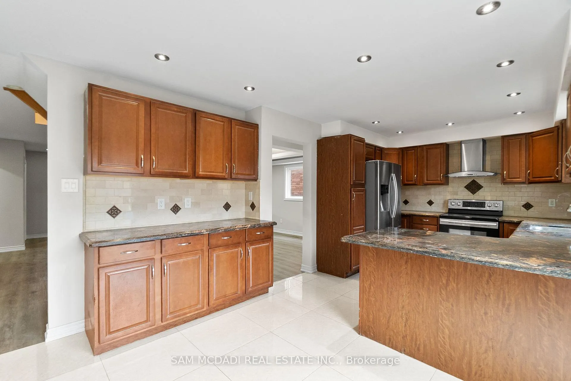 Photo 14 of 149 Sunforest Drive, Brampton, Heart Lake West — HOMEH