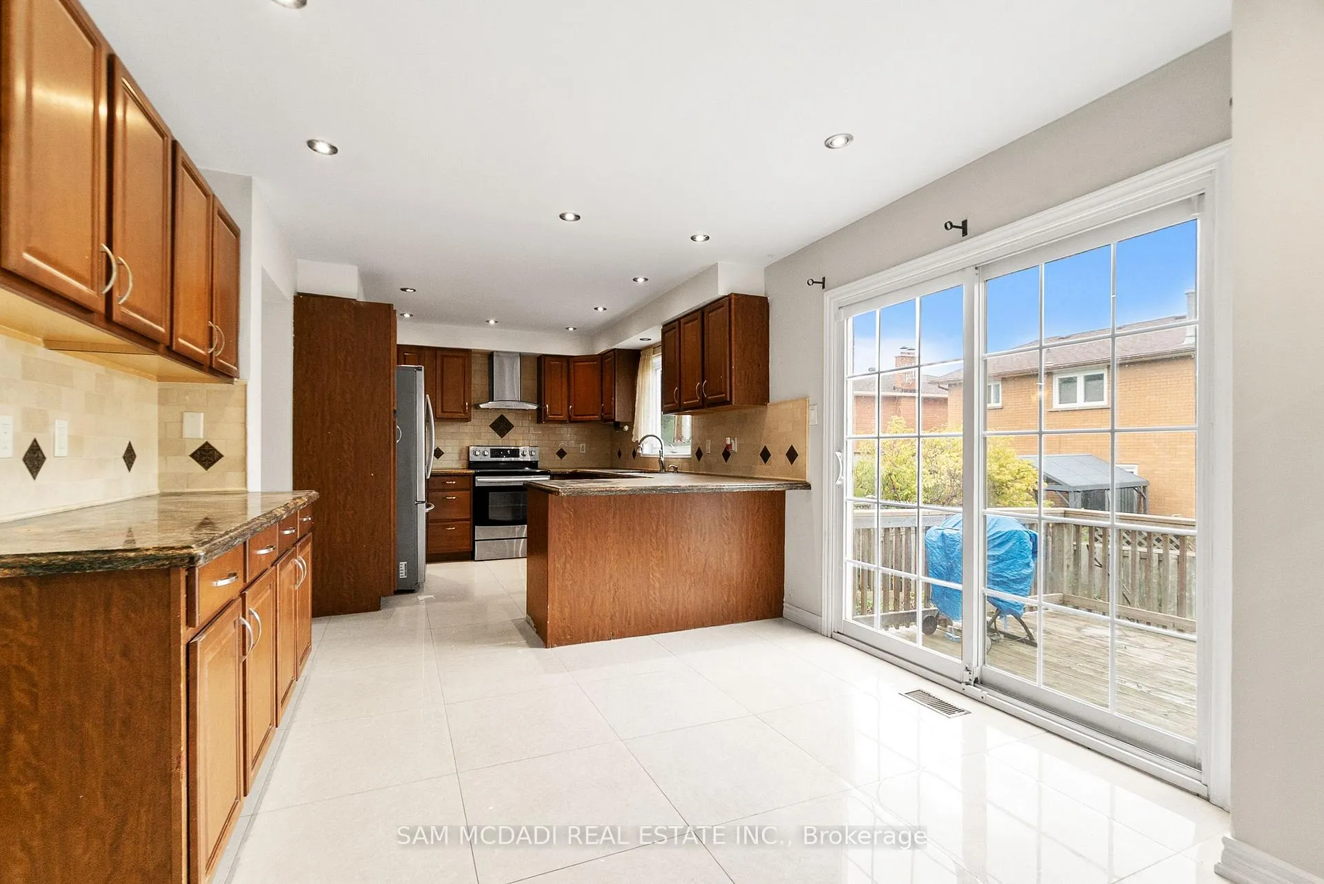 Photo 15 of 149 Sunforest Drive, Brampton, Heart Lake West — HOMEH